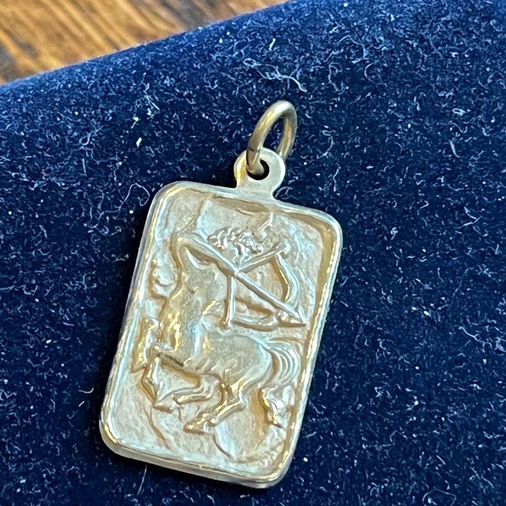 14kgf Sagittarius pendant